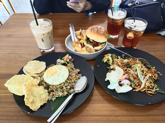 Opinii despre Dadi's Coffee Garden în Kota Depok - Gastronomi dan perhotelan