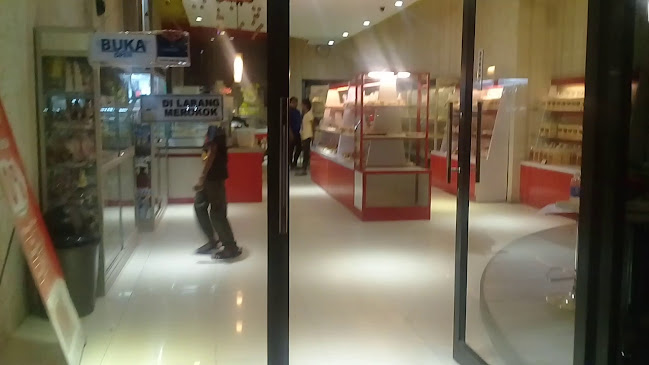 Bar, Malaingkedi, Kec. Sorong Utara, Kota Sorong, Papua Bar. 98412