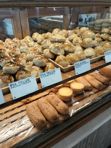 Jl. Gajah Mada No.153A 153B, Benua Melayu Darat, Kec. Pontianak Sel., Kota Pontianak, Kalimantan Barat 78121