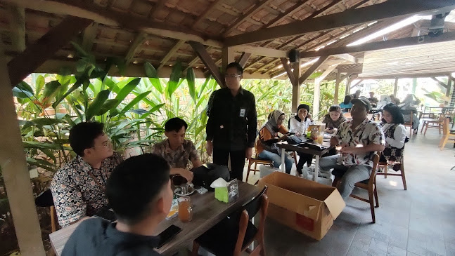 Comentarii opinii despre Kopi Darat Garden Cafe Jakabaring