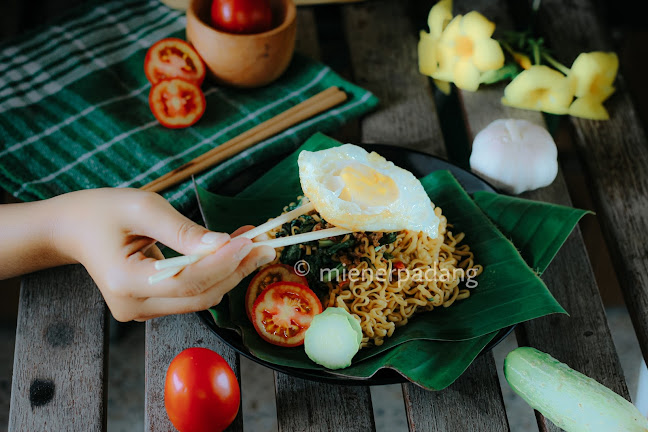 Opinii despre Miener Padang în Kota Padang - Gastronomi dan perhotelan