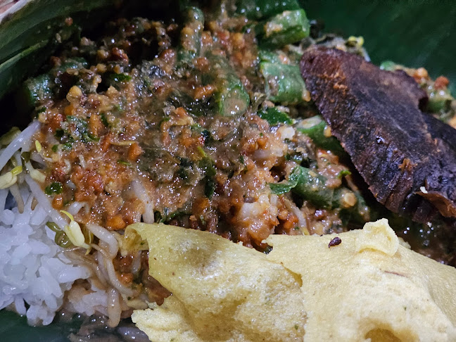 Opinii despre Nasi Pecel Pincuk (Khas Madiun) în Kota Balikpapan - Gastronomi dan perhotelan