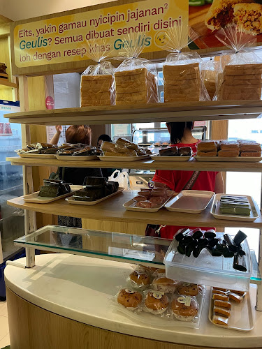 Opinii despre Snack Box Jajanan Pasar GEULIS HOMEMADE în Kota Tangerang Selatan - Gastronomi dan perhotelan