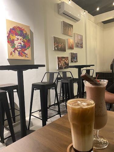 OL and NU cafe eatery