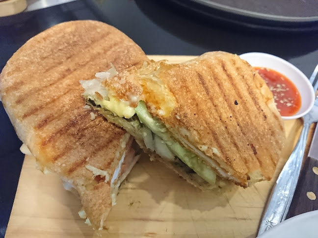 La Basil Koffie & Resto - Gastronomi dan perhotelan