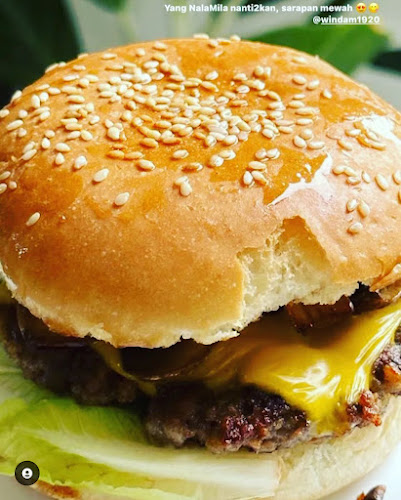 Burger Road Bukit Cinere - Kota Depok