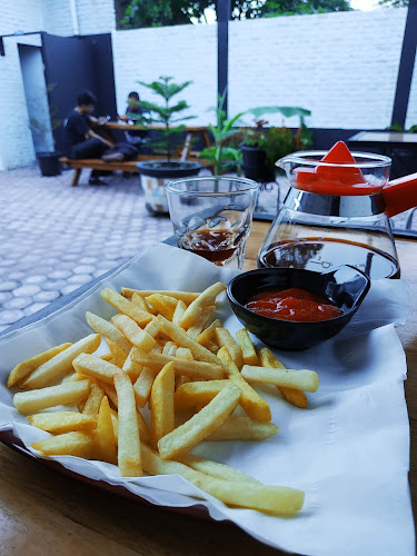 Jl. Dr. Mansyur Baru No.23, Tj. Rejo, Kec. Medan Sunggal, Kota Medan, Sumatera Utara 20154