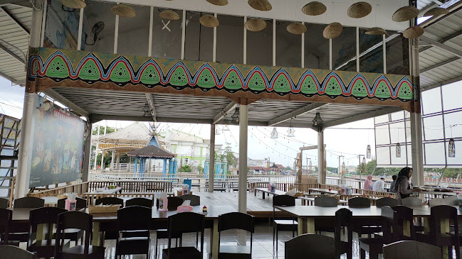Saraba Nyaman Floating Restaurant