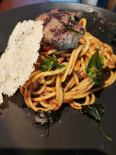 Area Komersial Graha Famili, Jl. Mayjend. Jonosewojo, Babatan, Wiyung, Surabaya, East Java 60226