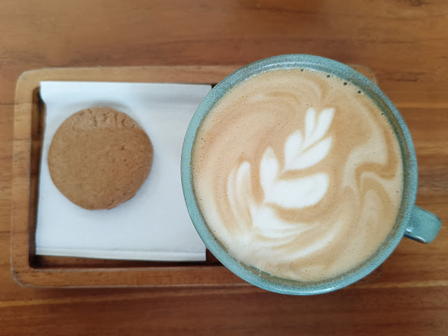 Opinii despre Dadi's Coffee Garden în Kota Depok - Gastronomi dan perhotelan