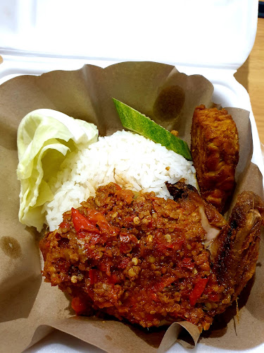 Ayam Gepuk Pak Gembus Airlangga University