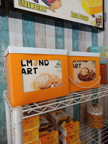 Lapis Kukus Pahlawan - Pacar Keling - Gastronomi dan perhotelan