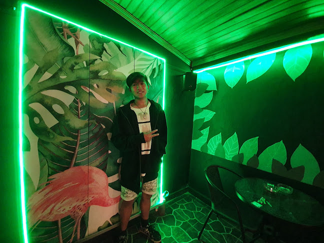 Tropic Cafe & Lounge - Gastronomi dan perhotelan