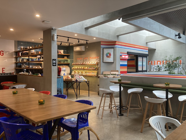 Opinii despre Seniman Coffee Trunojoyo în Surabaya - Gastronomi dan perhotelan