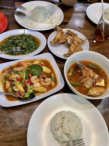 Warung Bambu Lulu Sop Kepala Ikan - Gastronomi dan perhotelan