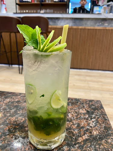 Suaka Coffee bar & Resto - Gastronomi dan perhotelan