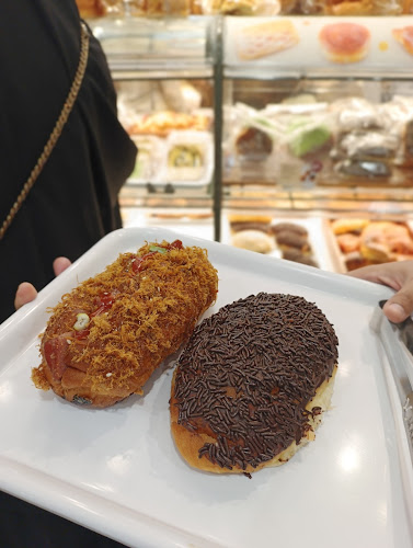 MAKO CAKE & BAKERY - Royal Plaza - Gastronomi dan perhotelan