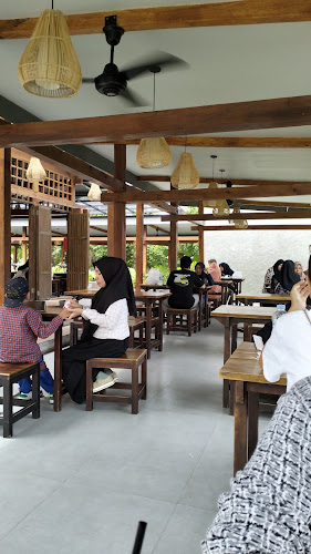 Opinii despre tuukeatery în Kota Palopo - Gastronomi dan perhotelan