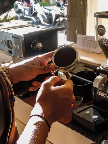 Likot Coffee - Gastronomi dan perhotelan