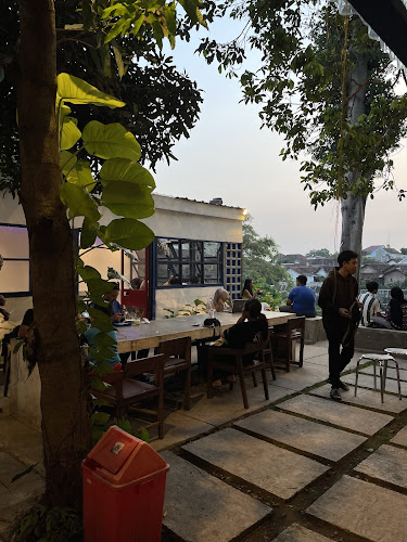 OURS CAFE & TEA HOUSE - Kota Yogyakarta