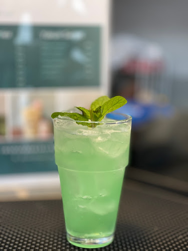 Garasi 1/2 Cafe and Eatery - Gastronomi dan perhotelan