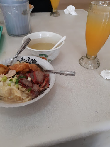 4797+9J4, Jl. Jend Sudirman, Klaligi, Distrik Sorong, Kota Sorong, Papua Bar. 98412