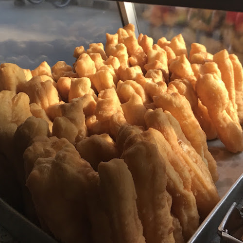 SEBERANG ATM BCA PSR GEDE, Pasar Gede, Jalan Utara Pasar Gede Kios no 26, Sudiroprajan, Jebres, Surakarta City, Central Java 57129