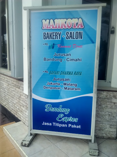 Es Krim dan Salon Mahkota
