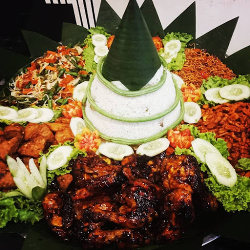 Shuang Thai - Gastronomi dan perhotelan