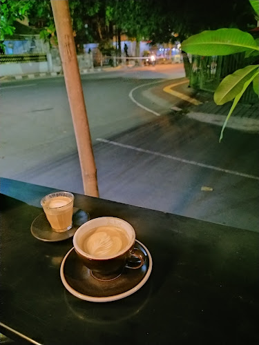 Opinii despre Dot Coffee în Kota Denpasar - Gastronomi dan perhotelan