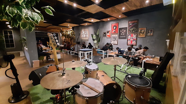 Loteng Cafe Modernland