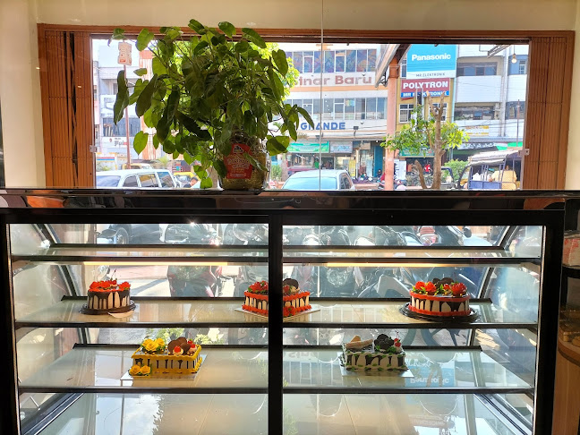 GOLDEN BAKRY & CAKES