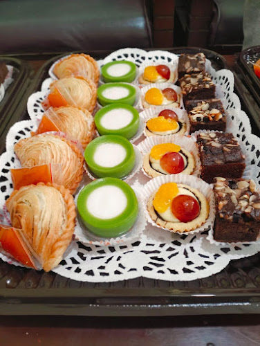 Opinii despre Crokote, Jalangkote, Soes Vanila, Soes Cokelat, Risoles, Kue Nampan dari Dapur Ratu Makassar în Kota Makassar - Gastronomi dan perhotelan