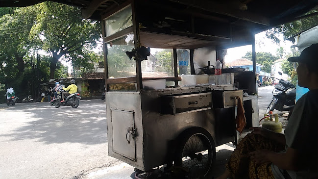 Opinii despre GORENGAN SUPER MANG ADANG BUNDERAN în Kota Bandung - Gastronomi dan perhotelan