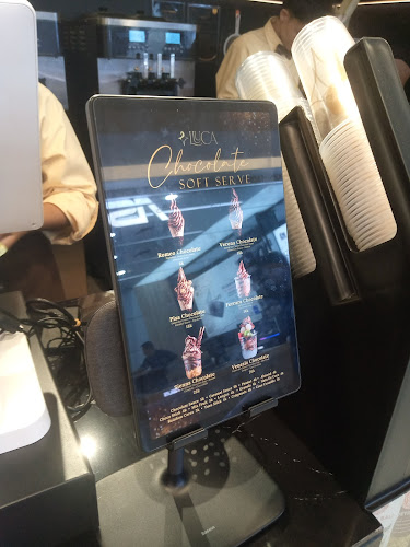 Luuca Mall Centre Point - Gastronomi dan perhotelan