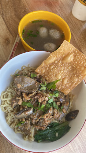 Jalan Taman Makam Pahlawan, Peuniti, Kec. Baiturrahman, Kota Banda Aceh, Aceh 23241