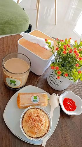 Clover Cakes and Coffee