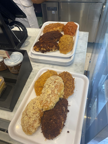 Opinii despre MAKO CAKE & BAKERY - Royal Plaza în Surabaya - Gastronomi dan perhotelan