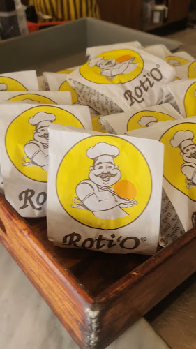 2CG8+W25, komplek Stasiun Poncol, Purwosari, Kec. Semarang Utara, Kota Semarang, Jawa Tengah 50172