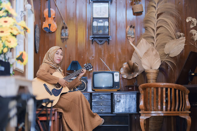 Opinii despre Cafe Zulkha Studio în Kota Makassar - Gastronomi dan perhotelan