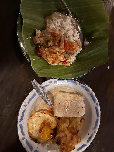 Opinii despre Wedangan Pendhopo în Kota Surakarta - Gastronomi dan perhotelan
