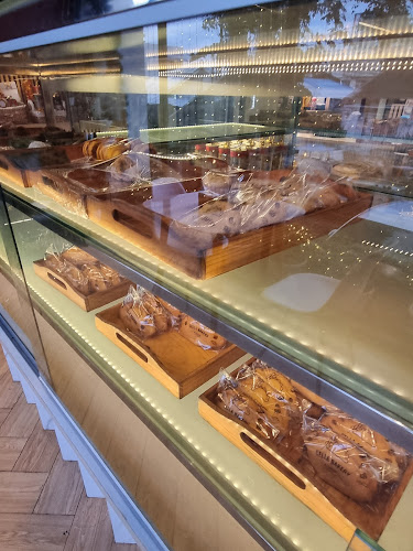 Jalan Tikala Ares I No.6, Komo Luar, Kec. Wenang, Kota Manado, Sulawesi Utara 95124