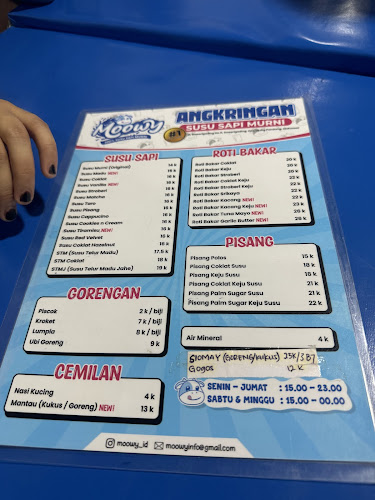 Angkringan Susu Sapi Murni 'MOOWY' - Kota Makassar