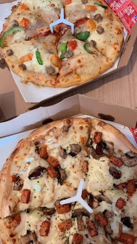 Domino's Pizza - Gastronomi dan perhotelan