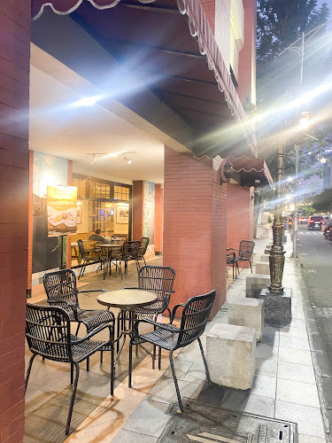 Moji Cafe & Tongkrongan - Gastronomi dan perhotelan