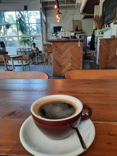 Opinii despre Locaāhands - Food & Coffee în Surabaya - Gastronomi dan perhotelan