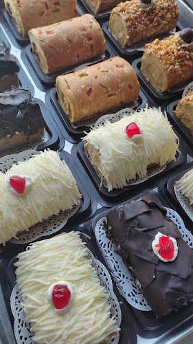 Opinii despre Aqilacakes în Surabaya - Gastronomi dan perhotelan