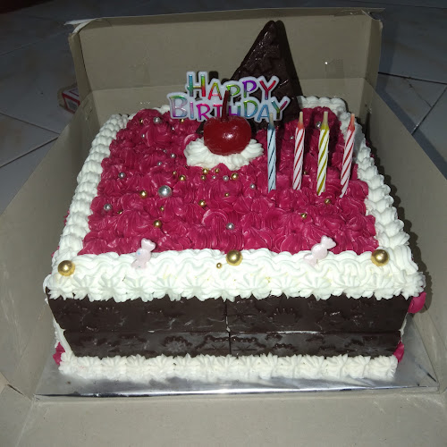 Opinii despre Adrey Cake (Menjual Kue Ulang tahun,Nasi Tumpeng, dll) {Pesan baru dibuat} în Kota Palembang - Gastronomi dan perhotelan
