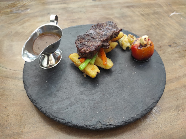 Beer and Barrel Kitchen n' Lounge