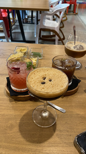 Opinii despre Seniman Coffee Trunojoyo în Surabaya - Gastronomi dan perhotelan